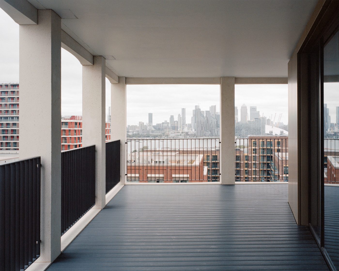 201022 Royal Wharf 01 Sfw